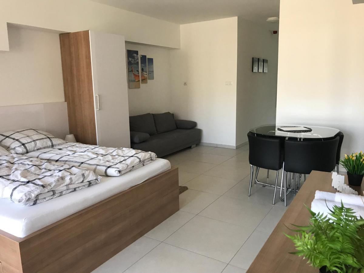 Tisza Gyongye Apartmanhaz Appartement Szeged Buitenkant foto