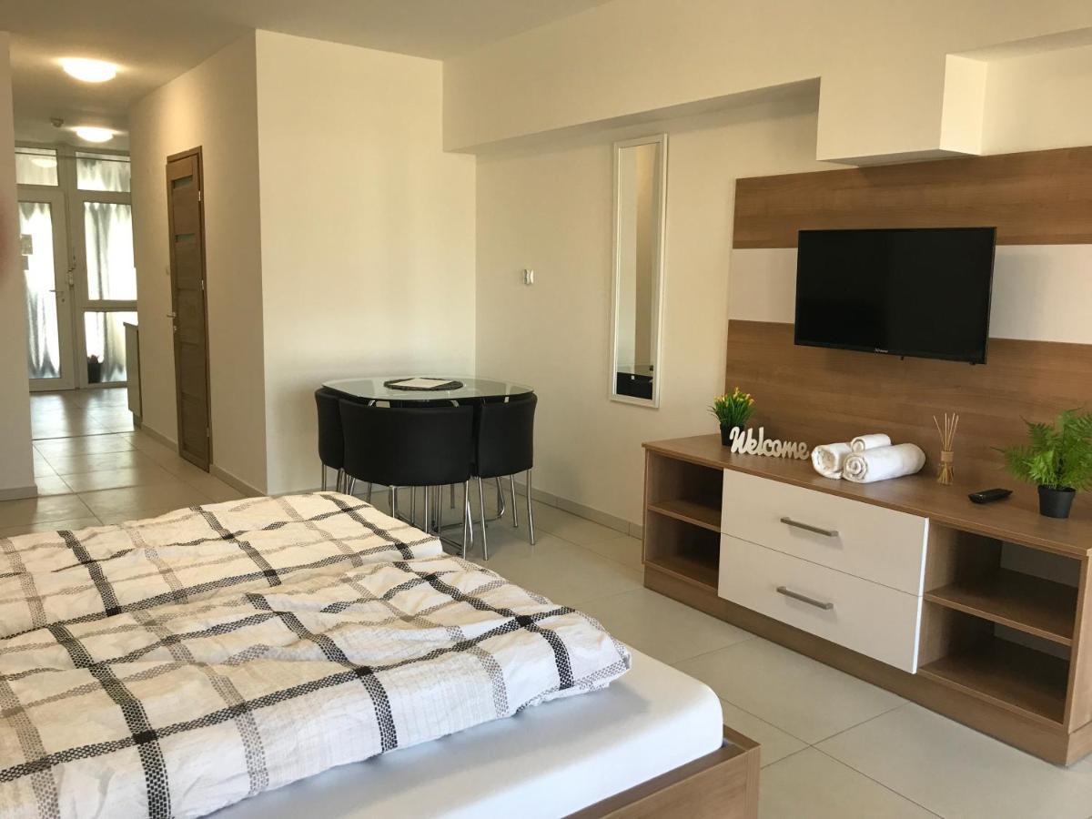 Tisza Gyongye Apartmanhaz Appartement Szeged Buitenkant foto
