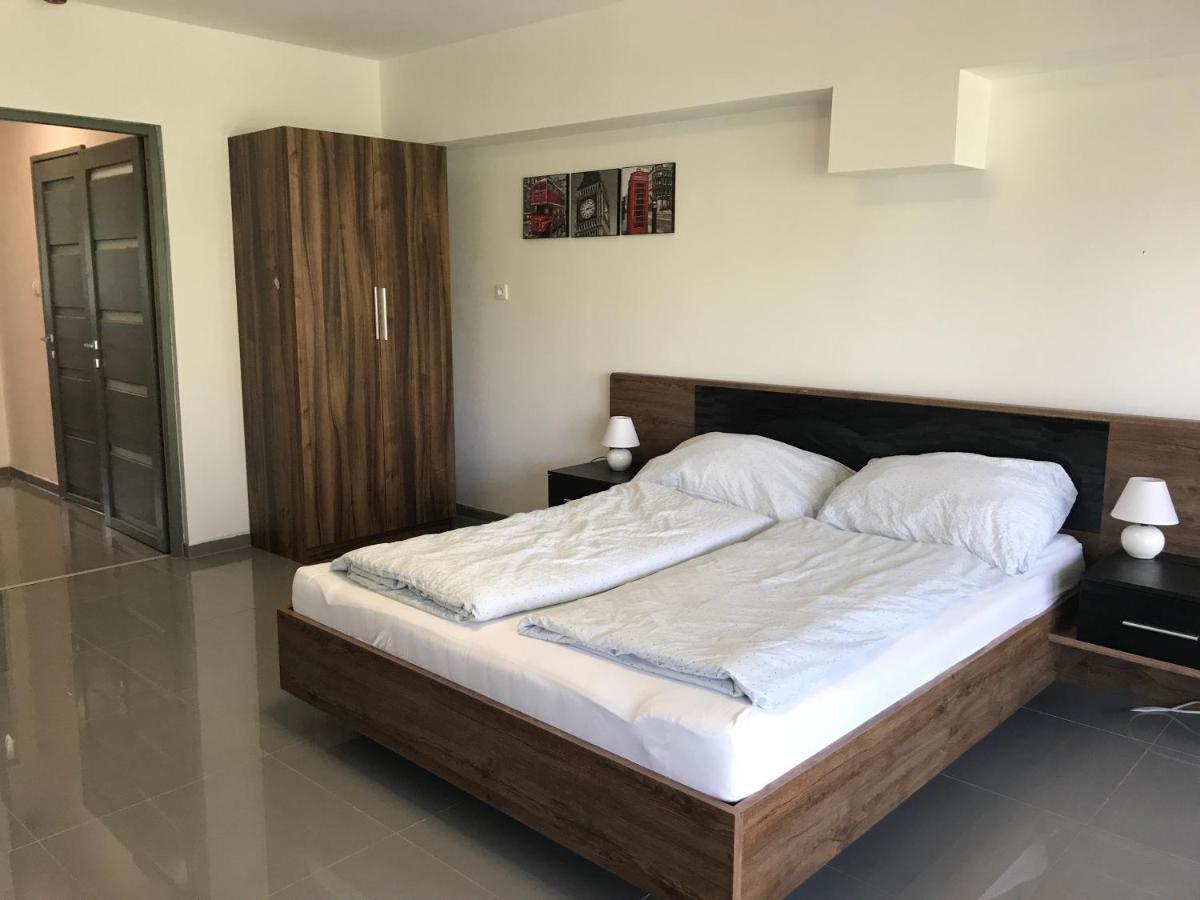 Tisza Gyongye Apartmanhaz Appartement Szeged Buitenkant foto