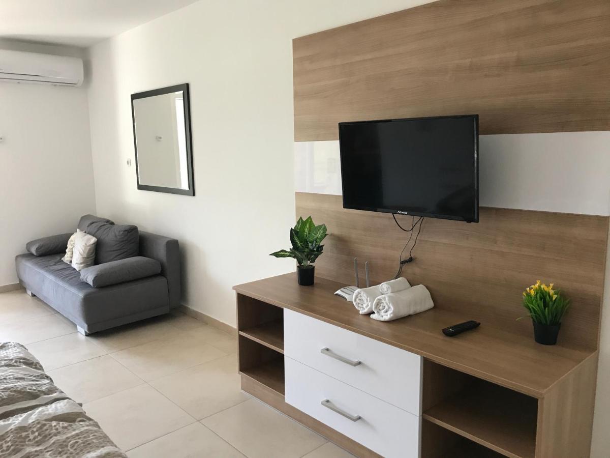 Tisza Gyongye Apartmanhaz Appartement Szeged Buitenkant foto