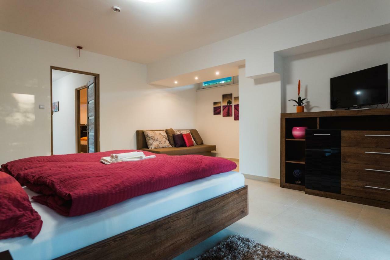 Tisza Gyongye Apartmanhaz Appartement Szeged Buitenkant foto